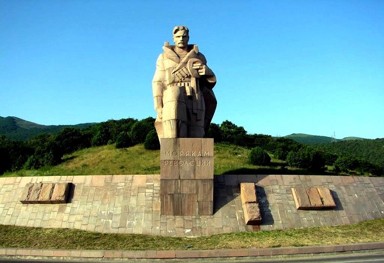 Памятник "Морякам революции" относится к временам Гражданской войны 1918 года