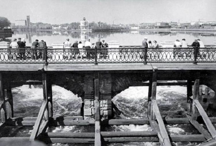 Историческое фото Екатеринбургской плотинки