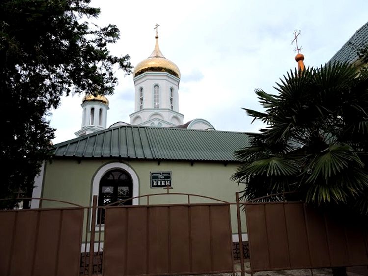 Сегодня за Старым храмом Св.Нины появилось здание Нового храма