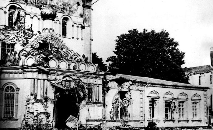 Разрушения Успенского собора после Ярославского восстания