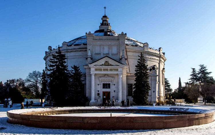 Посещение Панорамы "Оборона Севастополя" главная туристическая традиция