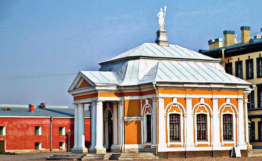 Ботный домик на Соборной площади Петропавловской крепости