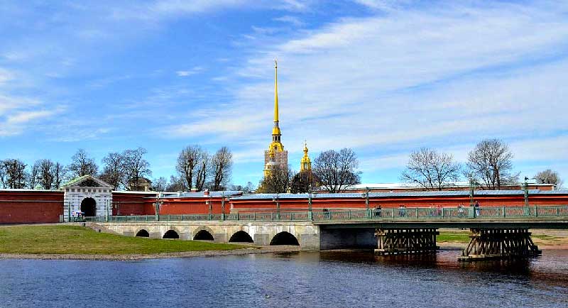 Иоанновский мост к Петропавловской крепости