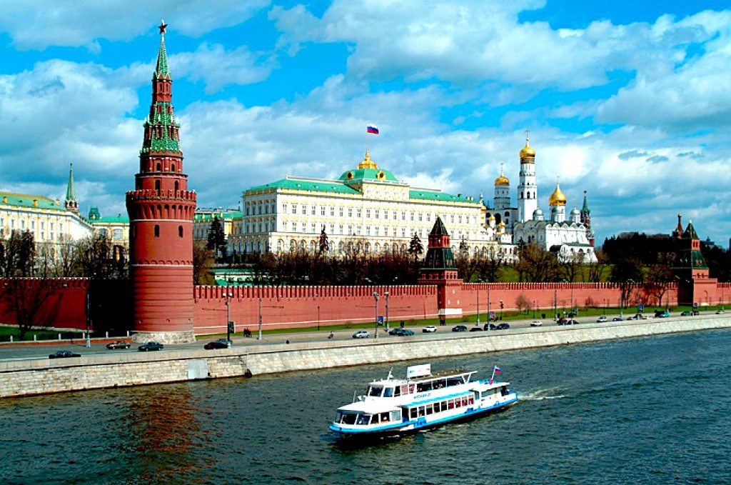 В теплое время года завершить знакомство с Москвой можно речной прогулкой
