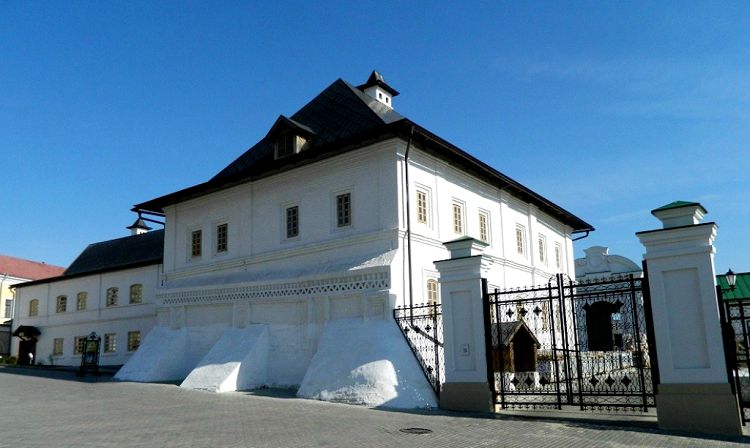 К Преданьям старины глубокой относятся строения Спасо-Преображенского монастыря