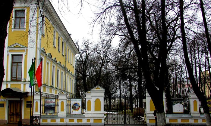 Входные ворота в Губернаторский сад
