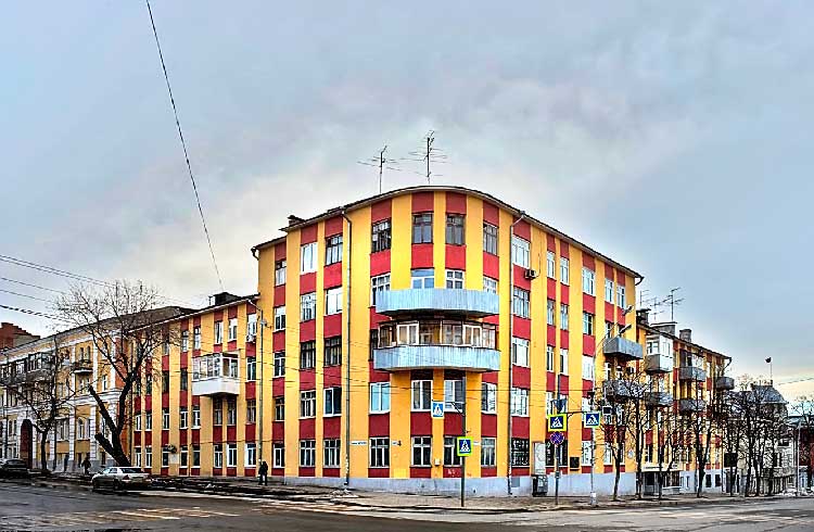Дом на перекрестке ул.Фрунзе и ул.Шостаковича на площади Чапаева в Самаре