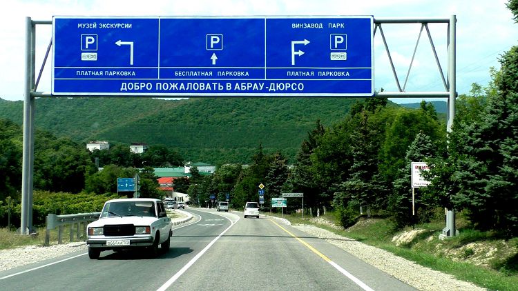 Куда отправиться в Абрау-Дюрсо в первую очередь? Указатель в помощь!