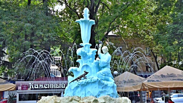 Фонтан "Каменный цветок" - известная достопримечательность Туапсе