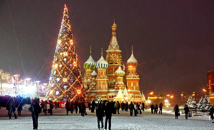 Встречать Новый год можно и на главной площади страны