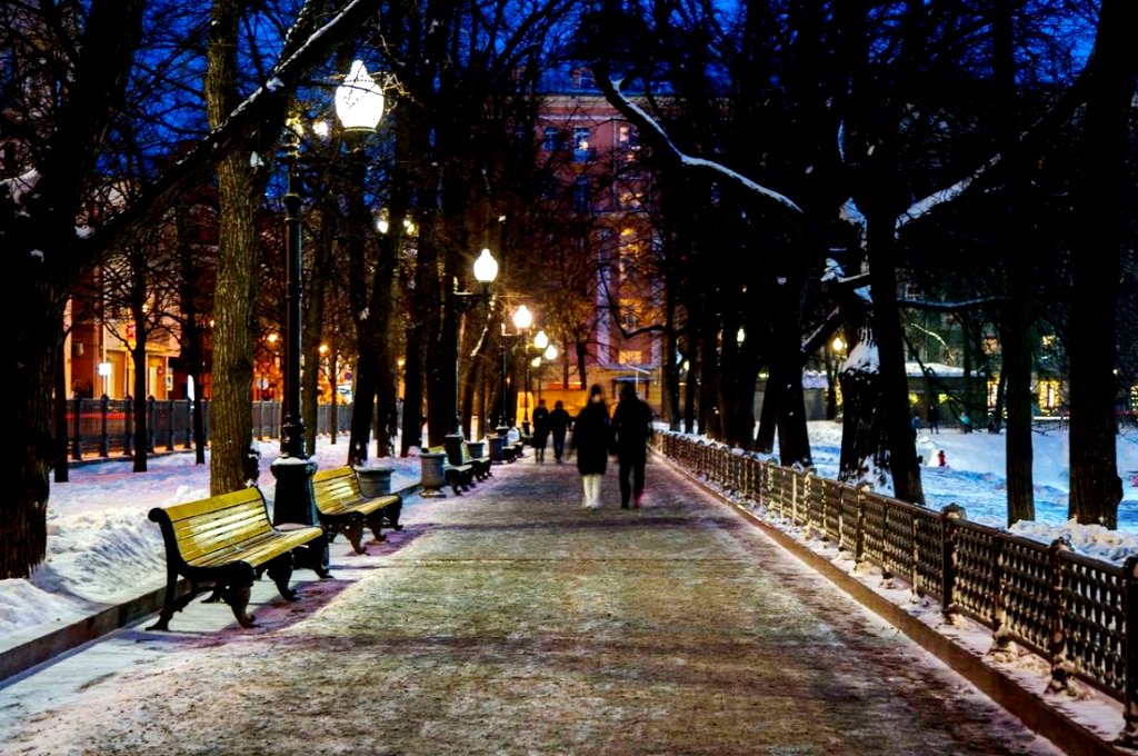 Но притягательным центром данного района Москвы остается Патриарший пруд