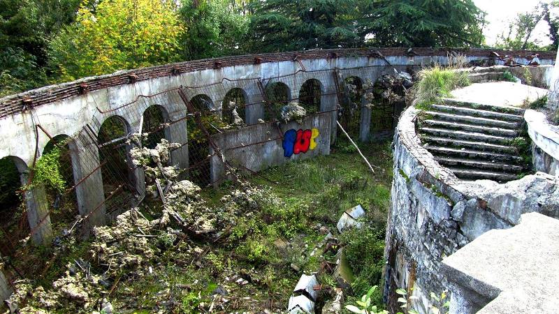 Руины ресторана привлекают своими мистическими историями и слухами