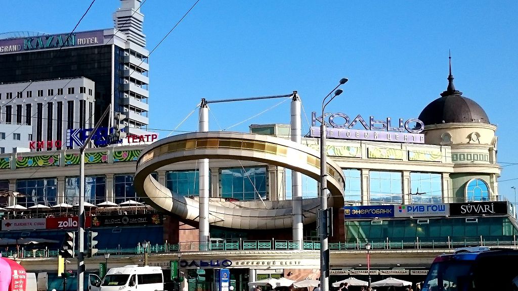 ТЦ "Кольцо" появился на Площади Тукая в 2006 году и вызвал противоречивые оценки