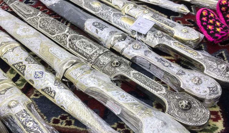 Дагестанские камы в в сувенирном магазине