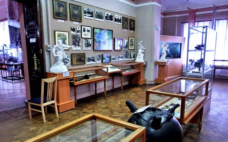 В Военно-историческом музее находятся экспонаты по истории флота