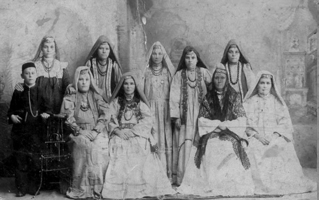 В конце 19-начале 20 вв казанские татарки даже фотографировались 