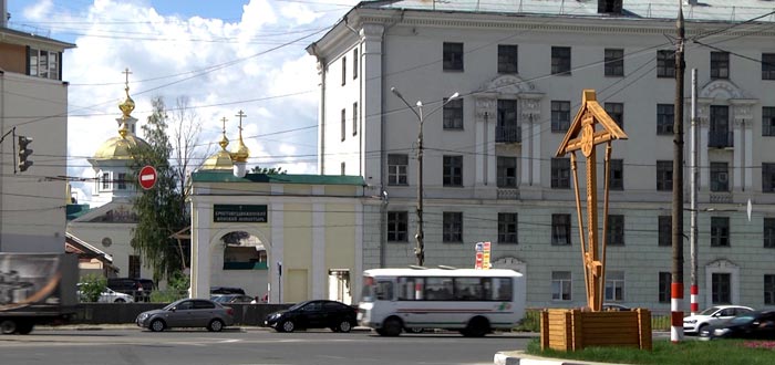Вид на Крестовоздвиженский монастырь со стороны Окского съезда