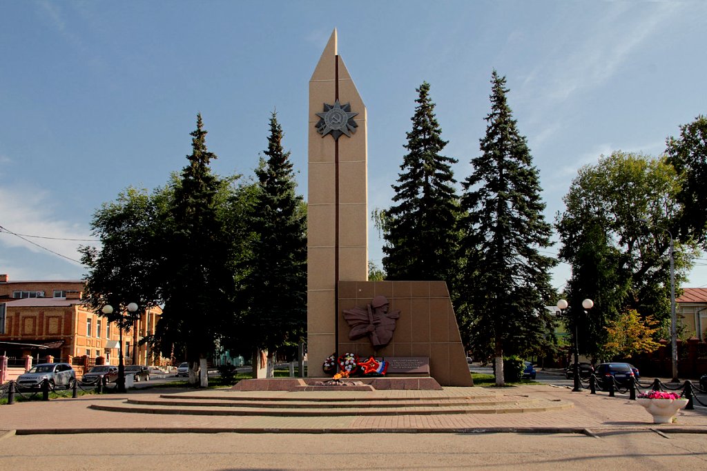 Вечный огонь Аллеи Памяти горит в память обо всех погибших