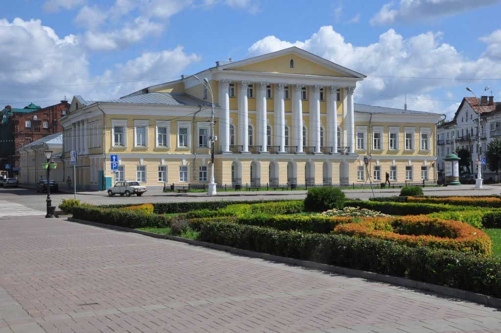 Дом Борщева на Сусанинской площади Костромы Дом Борщева на Сусанинской площади Костромы