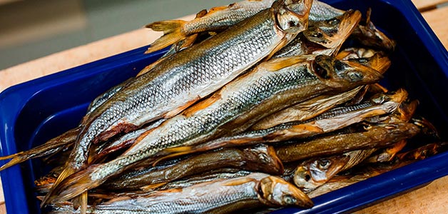 Что еще привезти вкусного из Питера - рыбка корюшка