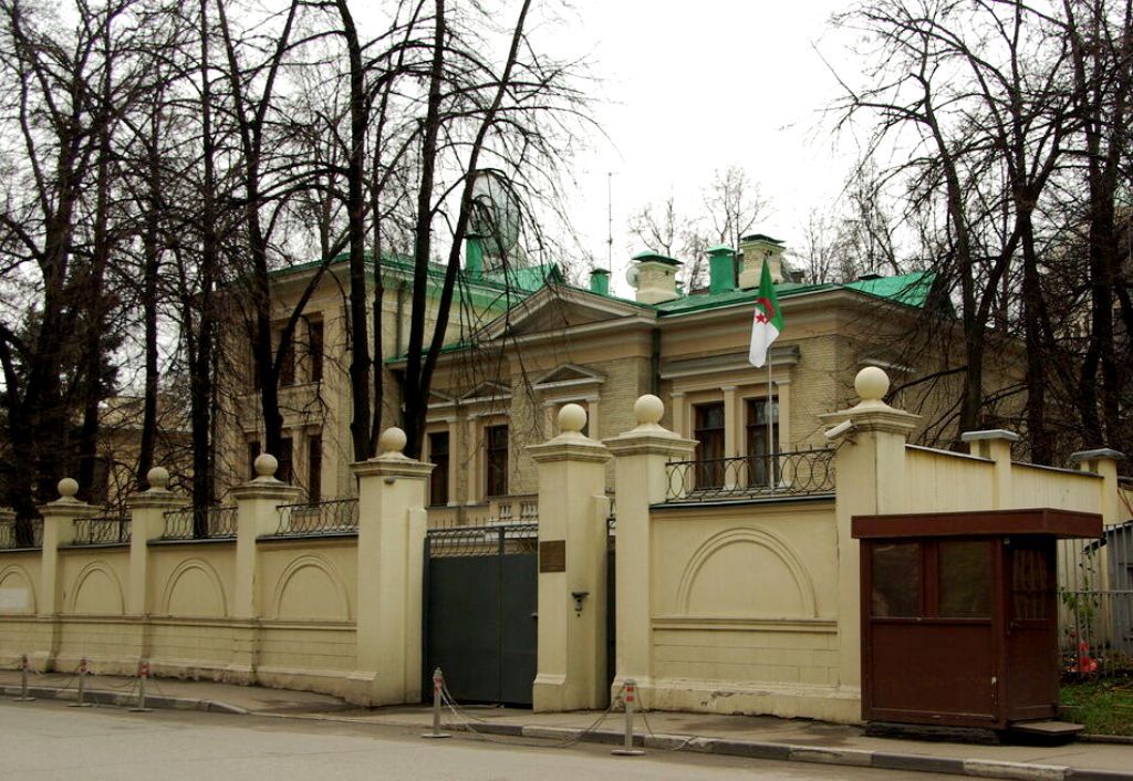 Особняк Гесте находится за массивным забором