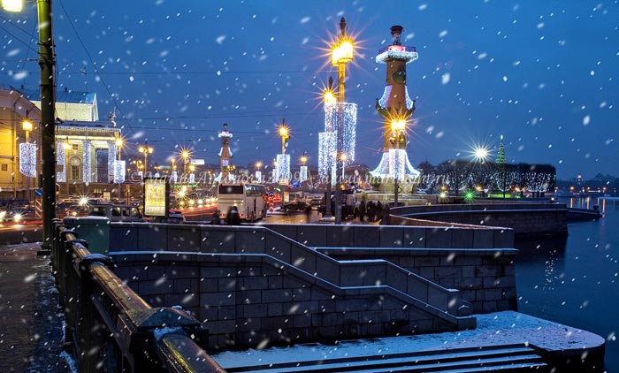 Новогодний Васильевский остров в Питере