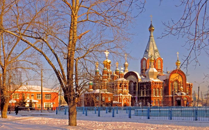 Владимирский собор рядом со Смоленской церковью