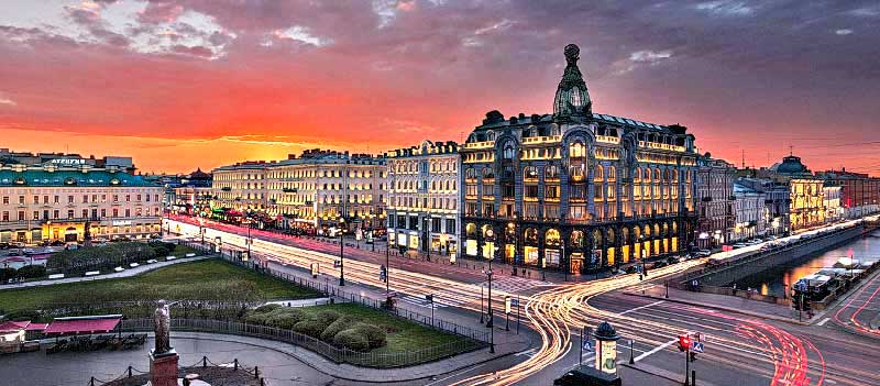 Улицы вечернего Петербурга