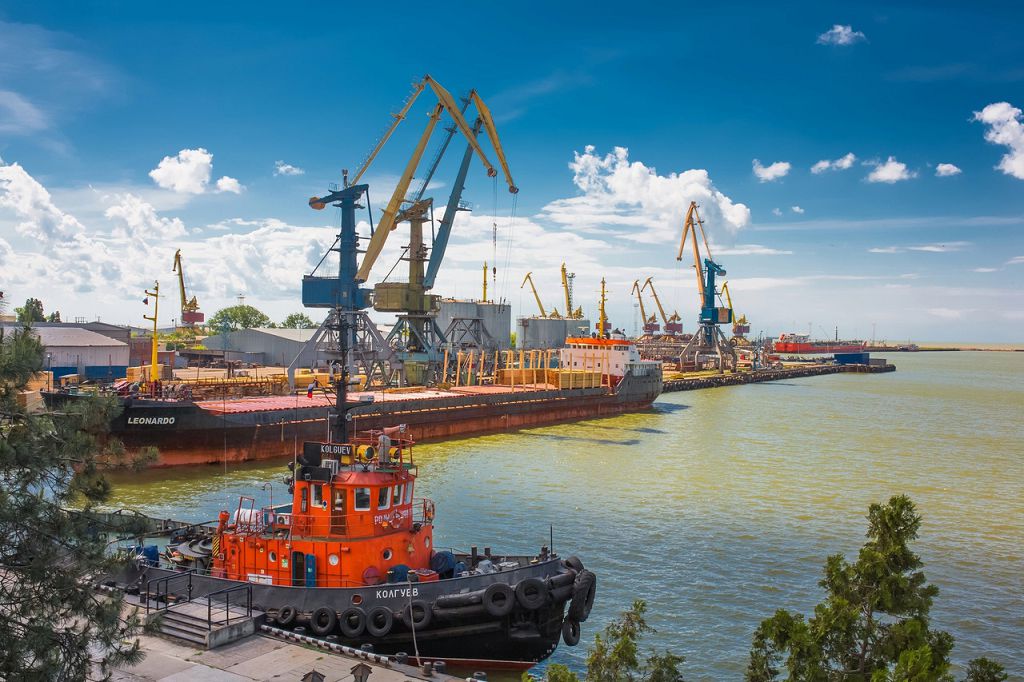В свободный день можно посетить морской порт