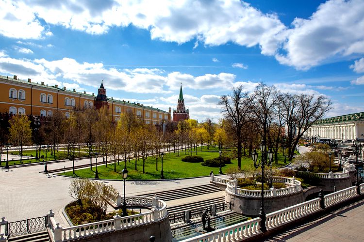 Москва в мае месяце полна новых жизненных сил и растущей энергии