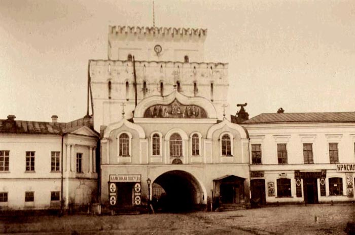 Знаменская церковь перед Власьевской башней в 1861 году 