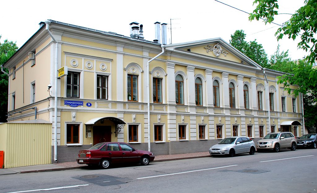 Дом купца Павлова - памятник архитектуры первой половины 19 столетия