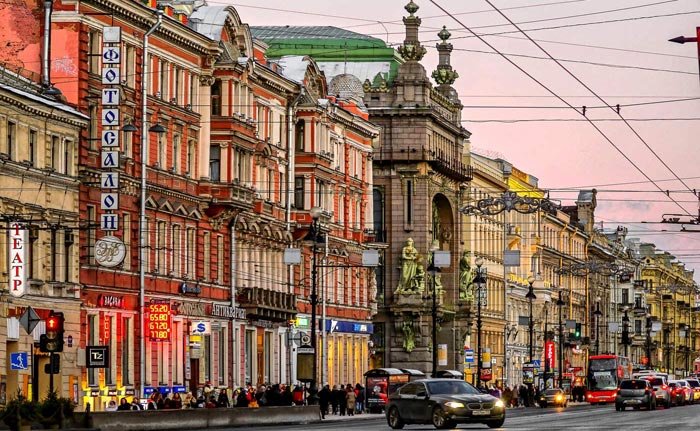 Каждое здание Невского гармонично вливается в общий архитектурный ансамбль