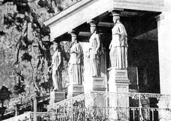 Прекрасные кариатиды украшали первый крымский дворец Романовых