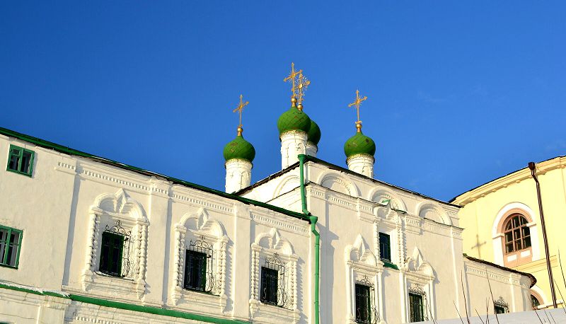Время чудом сохранило до нашего времени узоры Введенского храма