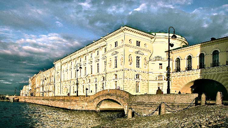Эрмитажный театр у Зимней канавки