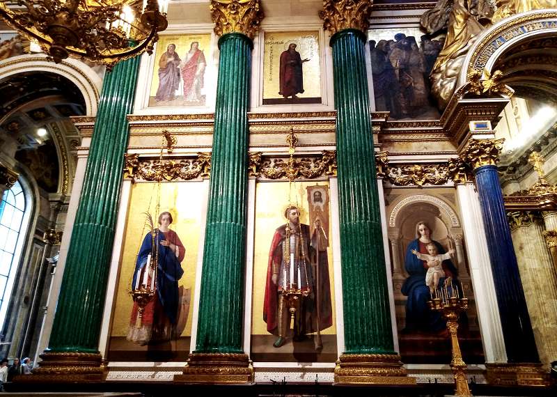 Фрагмент главного иконостаса собора. Левая сторона