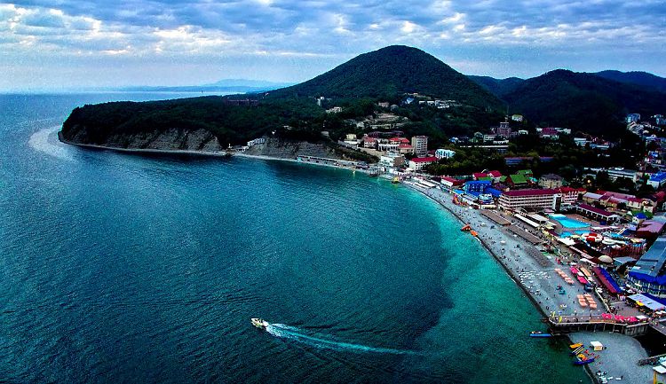 Ольгинка - это современный курортный поселок в уютной бухте Черного моря