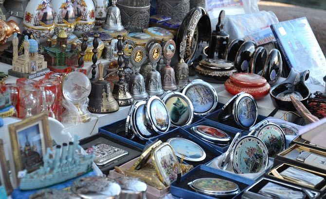 Сувениры с символикой Санкт-Петербурга на память