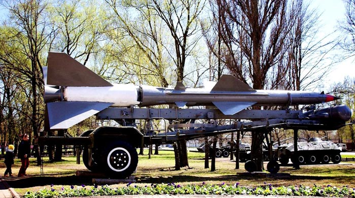 Экспонаты Парка Военной техники у Музея Боевой славы