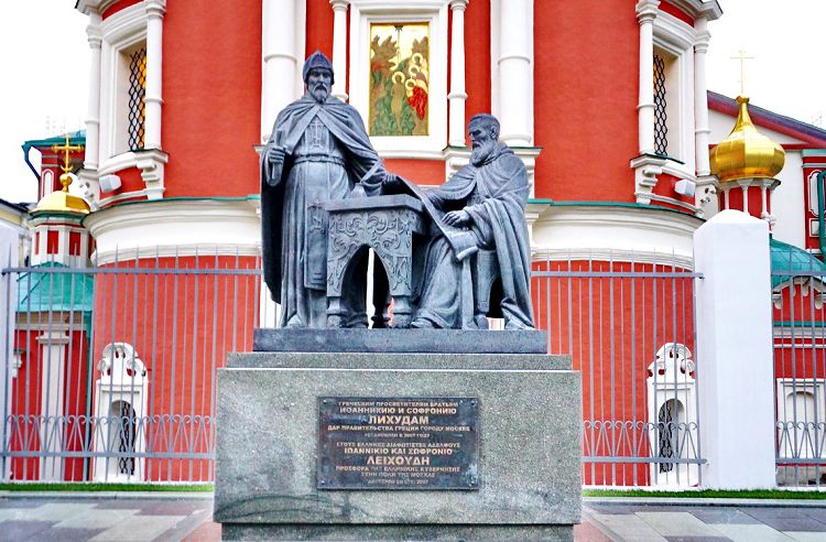 Около Богоявленской церкви находится Памятник греческим учителям - Лихудам