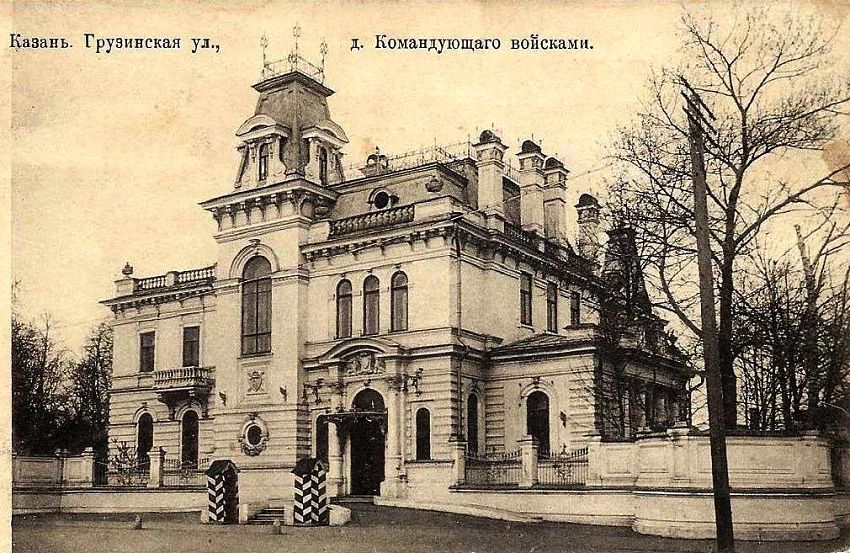 Дом командующего был построен в 1906 году и долгое время в нем жил А.Сандецкий
