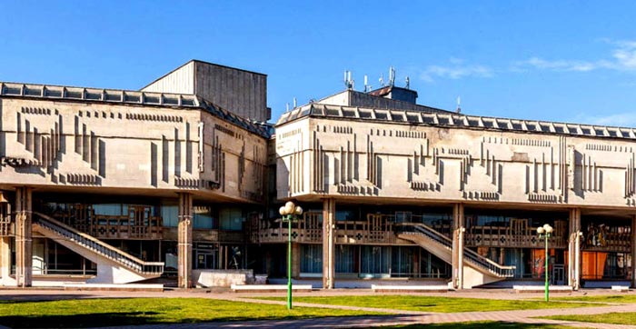 Здания ТЮЗа и Театра Кукол в Ярославле находятся по одному адресу