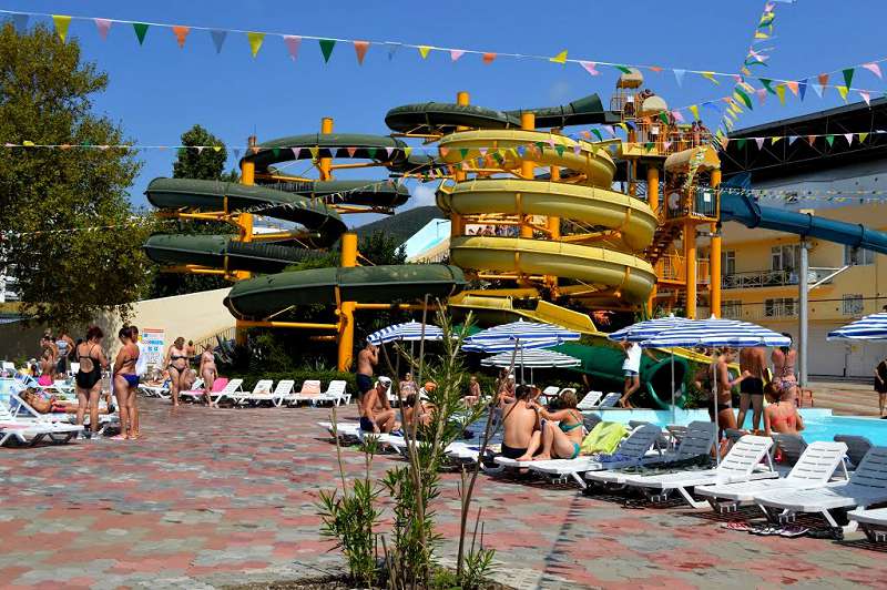 В Лазаревском находится целых два Аквапарка