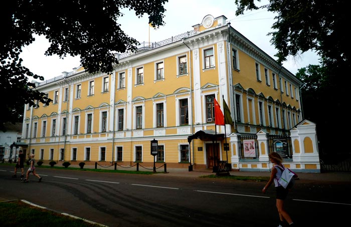 Губернаторский Дом на Волжской набережной Ярославля Губернаторский Дом на Волжской набережной Ярославля