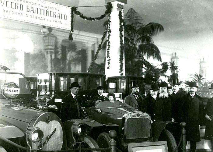 Автомобильная выставка в Манеже