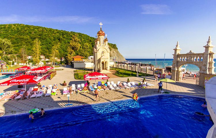 Архипо-Осиповка не только современный, но и очень красивый курортный поселок