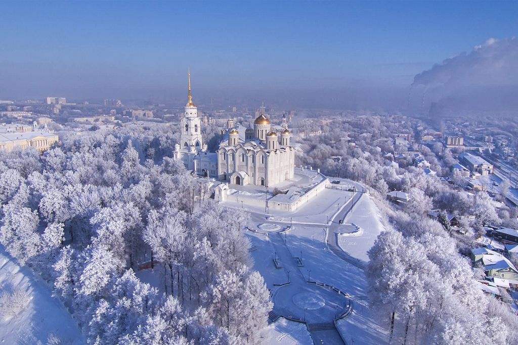 Зимний Успенский собор прекрасен