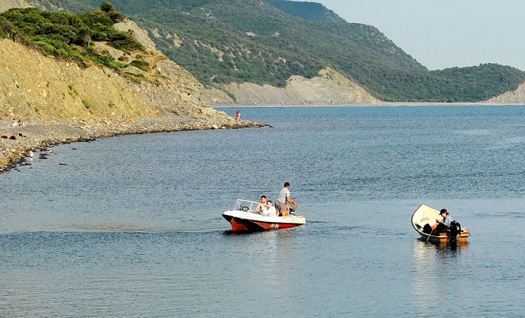 Морская рыбалка - одно из популярных развлечений Большого Утриша