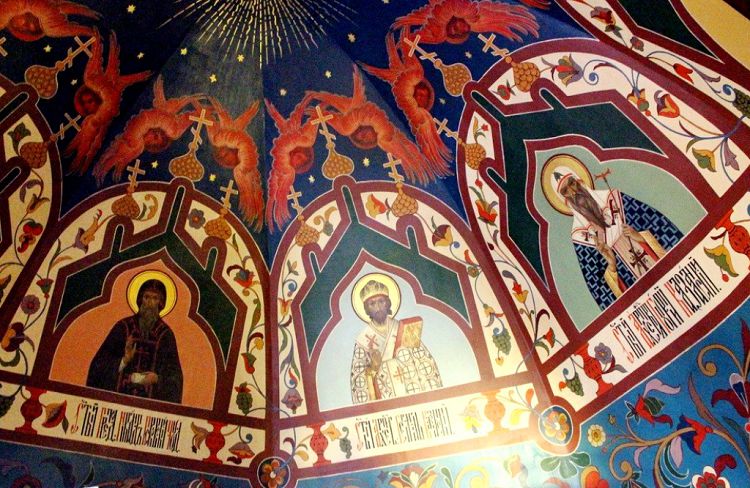 Постепенно стены храма покрывались удивительными росписями